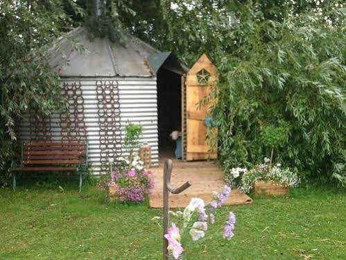 Skipbridge Farm Shepherds Huts Campground Green Hammerton ภายนอก รูปภาพ